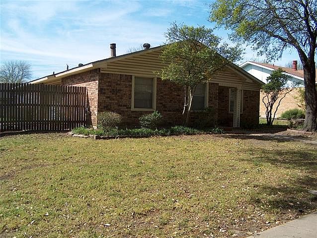 1st image of 1220 Villa Downs Dr