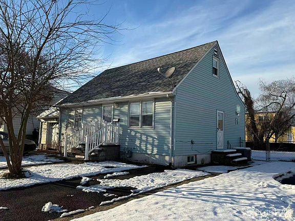 3rd image of 11 Pelham Ave