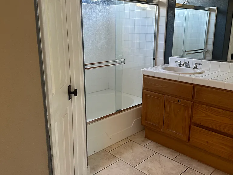 890 Victory Dr — Photo 3