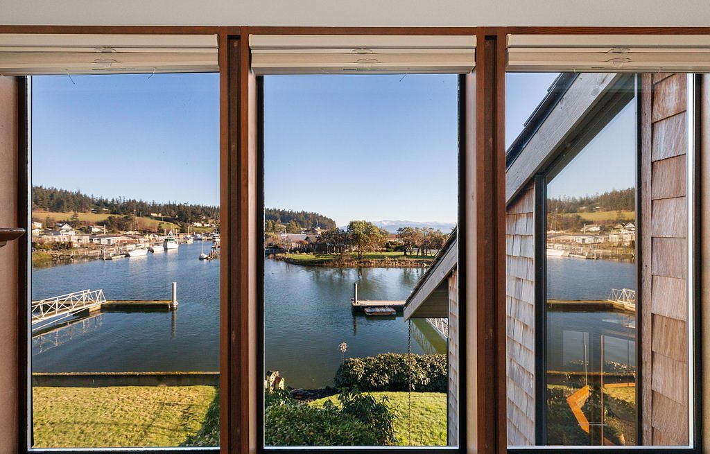 Oak Harbor, WA 98277