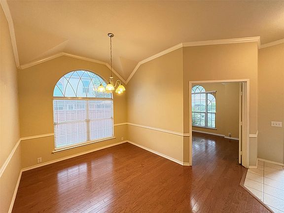3rd image of 2317 Killarney Dr