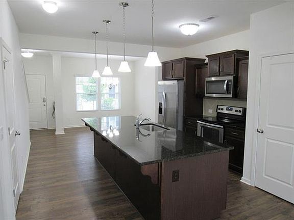 4th image of 104D Blackstone Ct #11