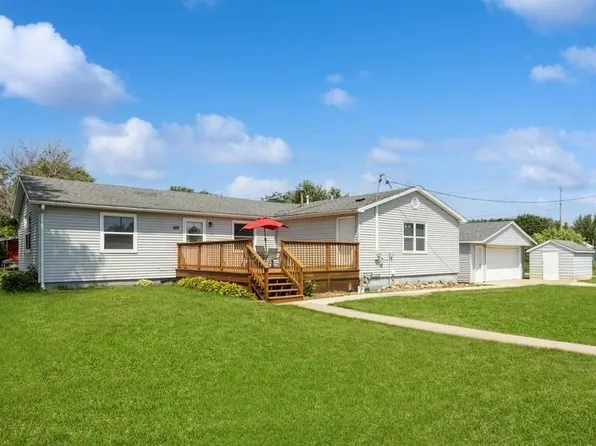 703 Wallace Ave, Marengo, IA 52301