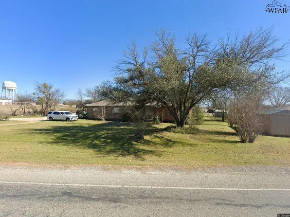 1225 W Belknap St, Jacksboro, TX 76458