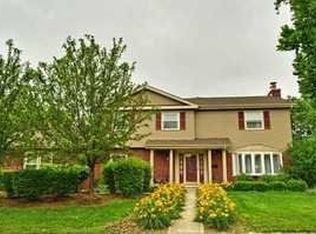 401 Wing Ln, St Charles, IL 60174