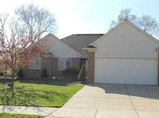 47718 Crichton Ln, Shelby Township, MI 48317
