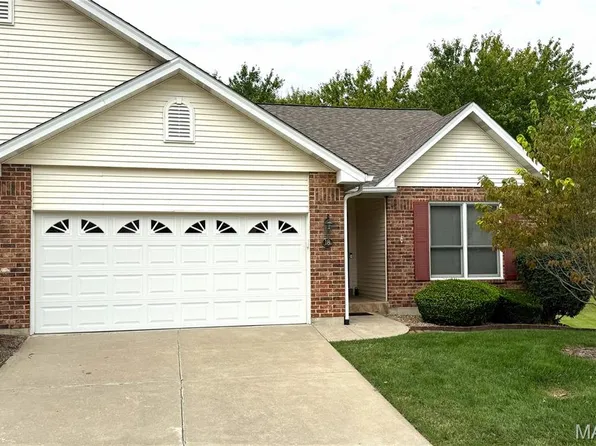 18 Country Bluff Ct, Saint Charles, MO 63301