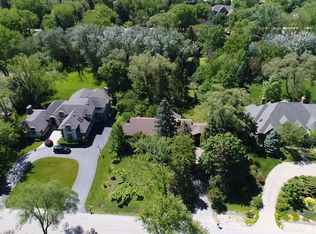 550 Ridgemoor Dr, Willowbrook, IL 60527