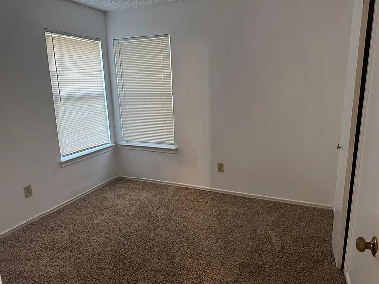 500 Island Ct — Photo 13