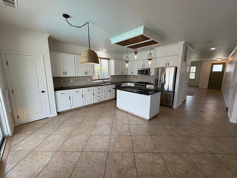 5928 W Whitley Ave — Photo 8