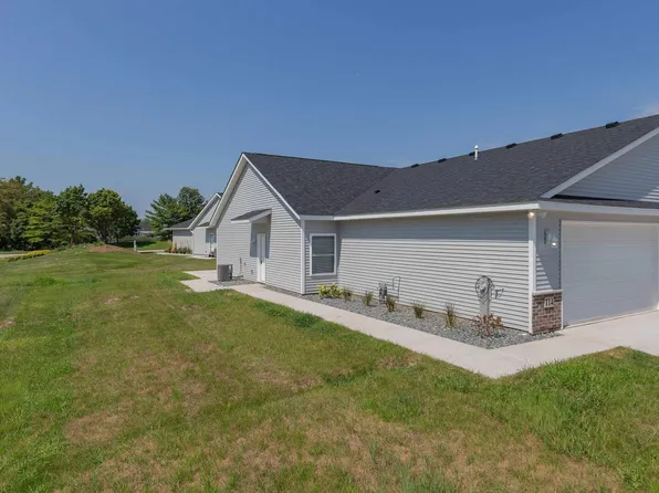 114 Beacon Harbor Pkwy, East Moline, IL 61244
