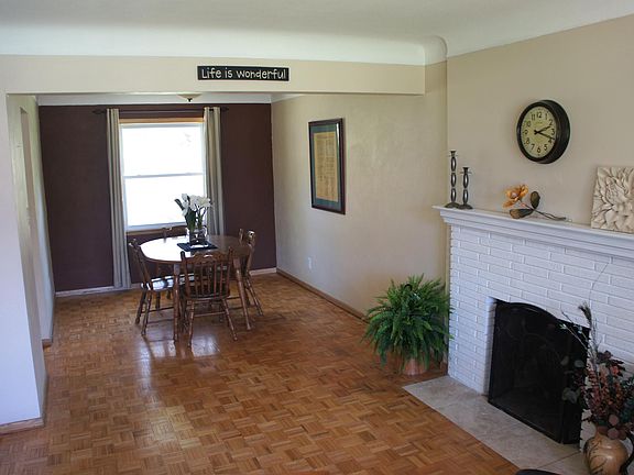 4th image of 2420 Jansen Ave