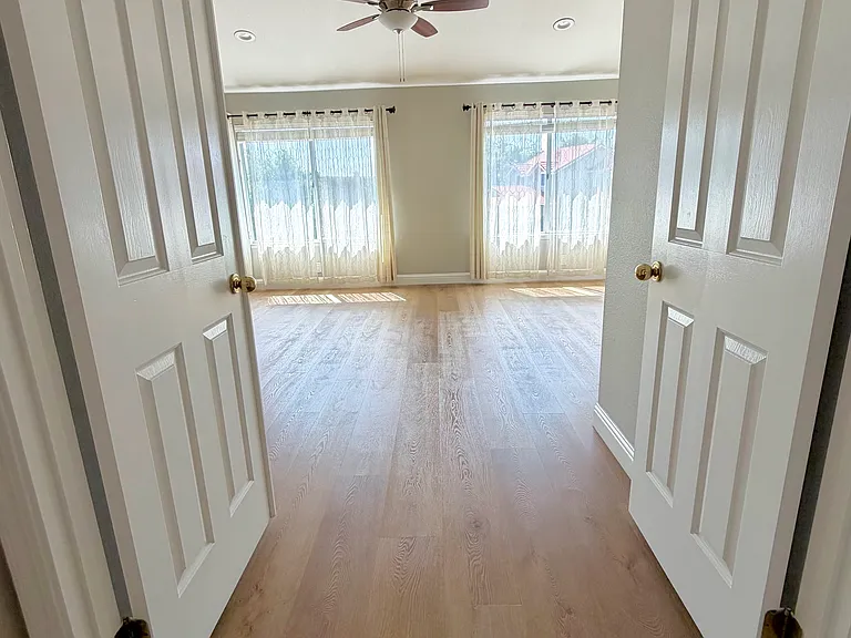 1066 Sandalwood Ln — Photo 14