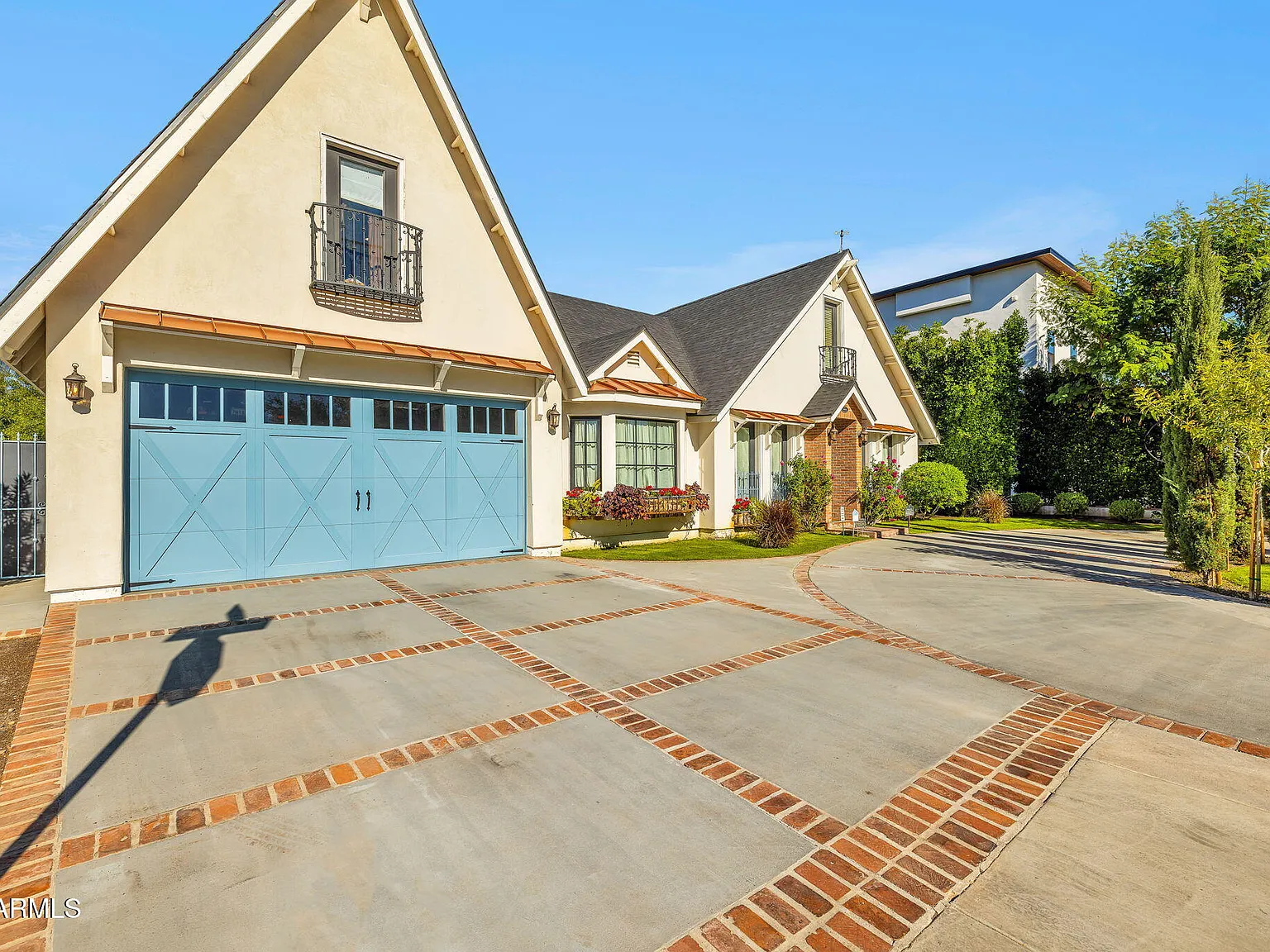 4 bed, 4.5 bath, 3500 sqft, $11,500 — Photo 3