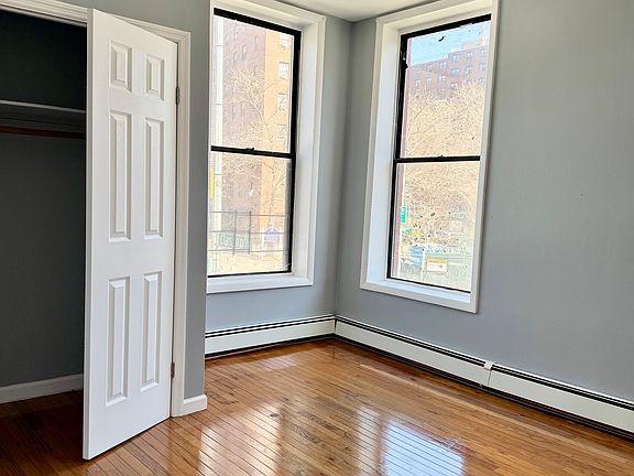 3rd image of 376 Lafayette Ave APT 2