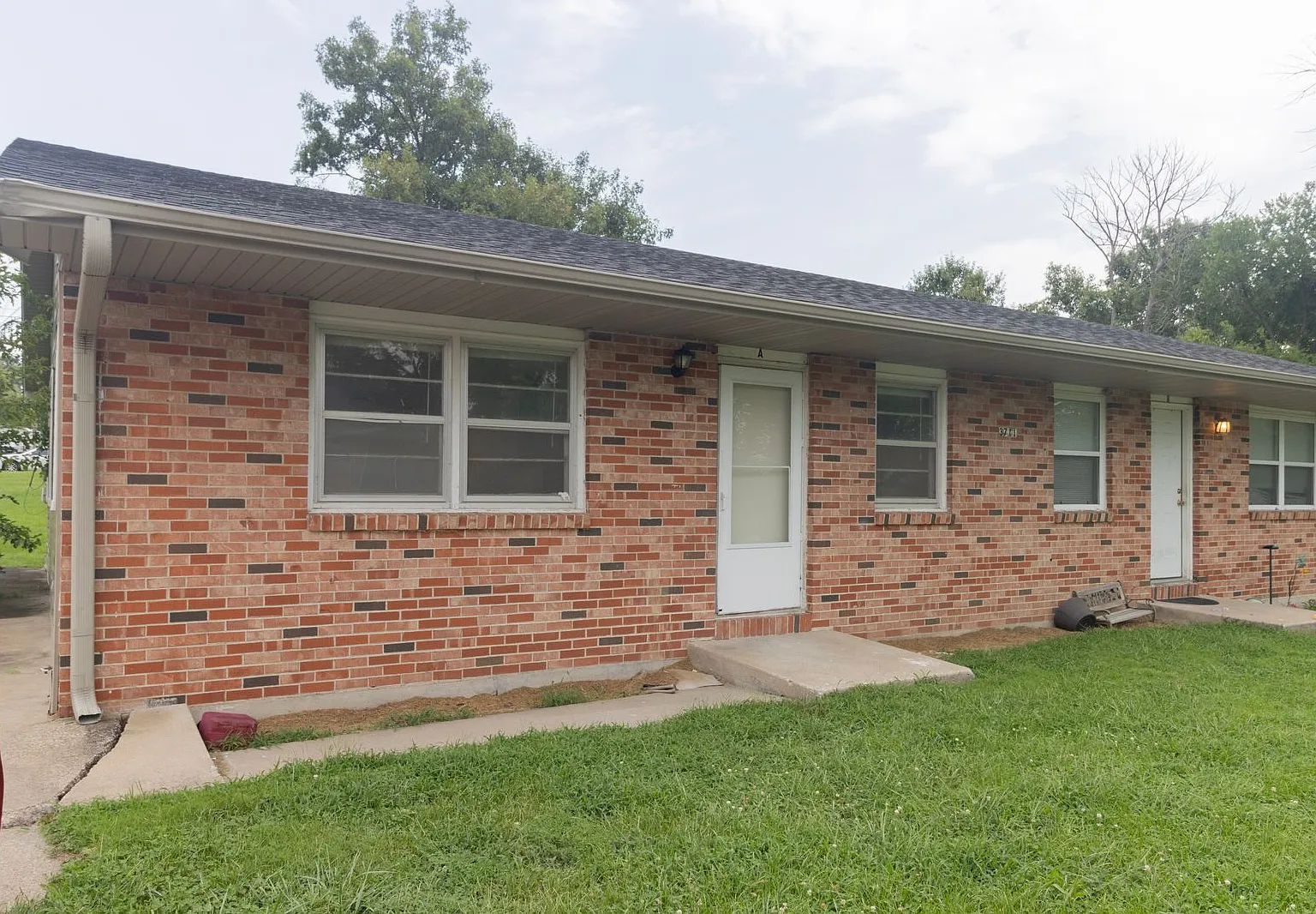 3711 Weymeyer Drive A+B — Photo 1