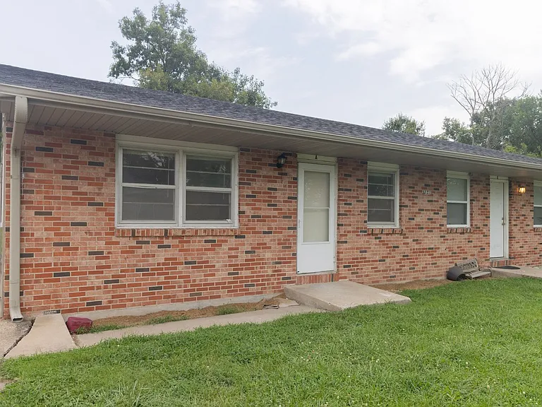 3711 Weymeyer Dr — Photo 1