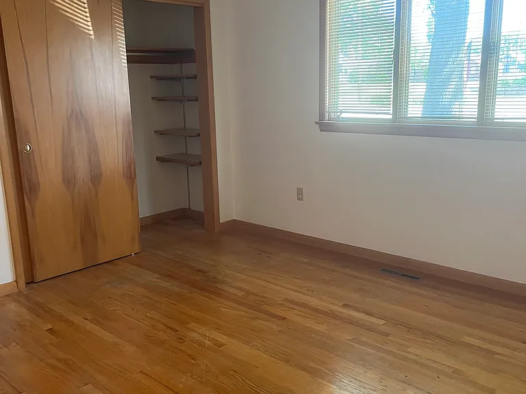 934 Potomac Ave — Photo 7
