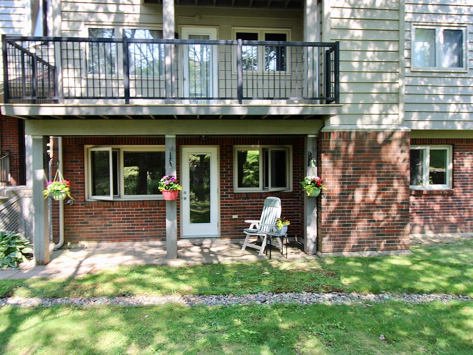 1st image of 63 Farnham Gate Rd #102