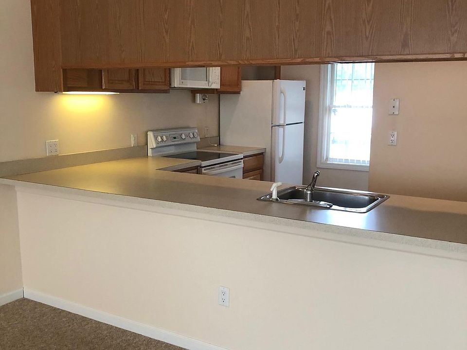 2nd image of 174 6th St #B