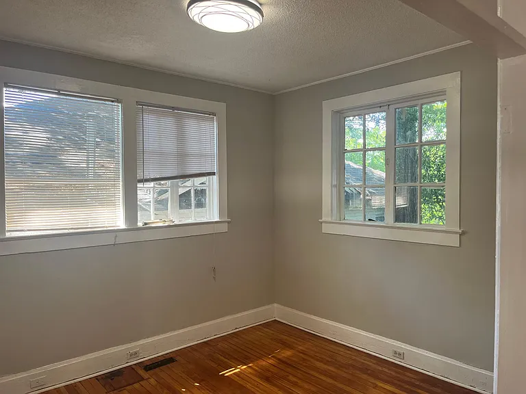 2223 Lee St — Photo 8