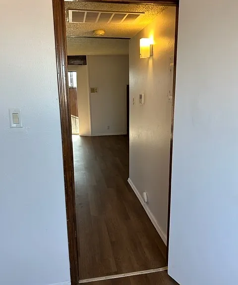 Huge Nob Hill 1 Bedroom w/ Garage, Storage, Ref. Air, & Updates — Photo 29