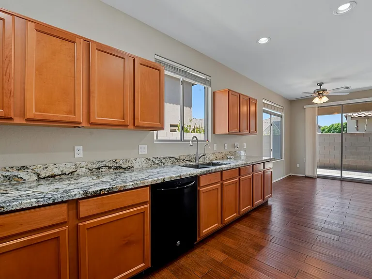 1231 S Amber St — Photo 15