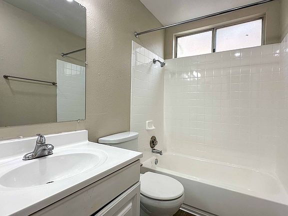 5th image of 2609-2615 Fairmount Ave #2609-02