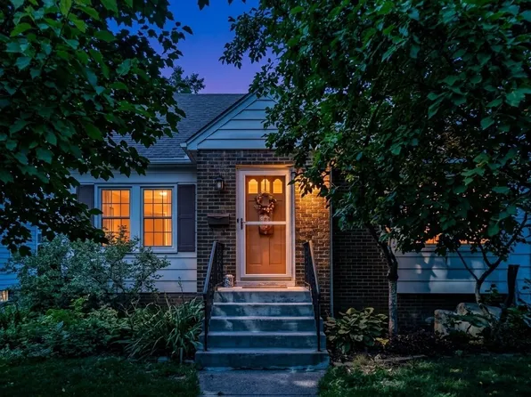 8 Cardinal Rd, Worcester, MA 01602
