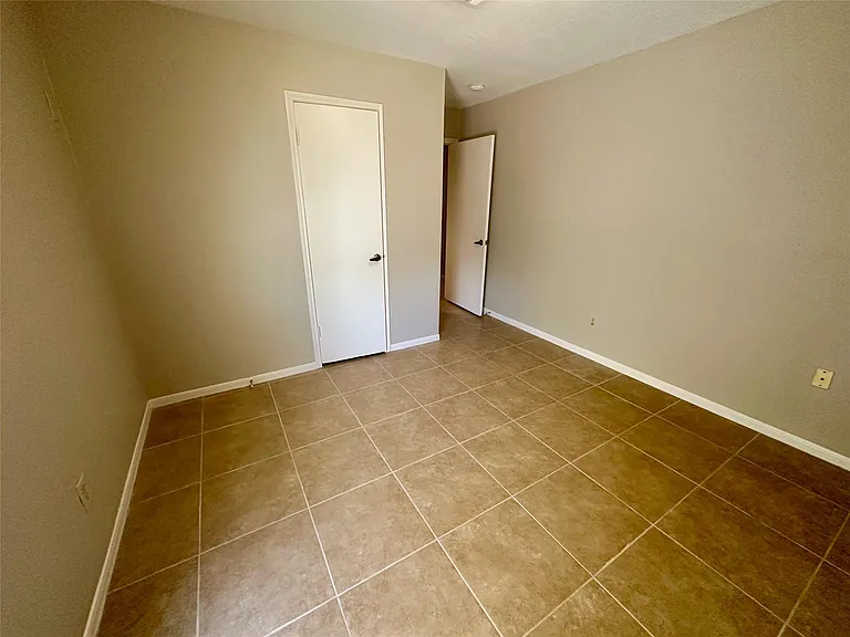 2711 Colony Dr — Photo 16
