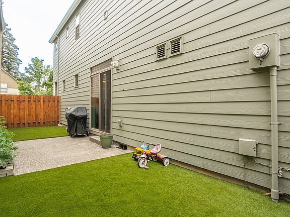 3rd image of 2642 NE 88th Pl
