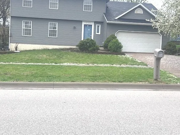 2725 Crow Creek Rd, Bettendorf, IA 52722