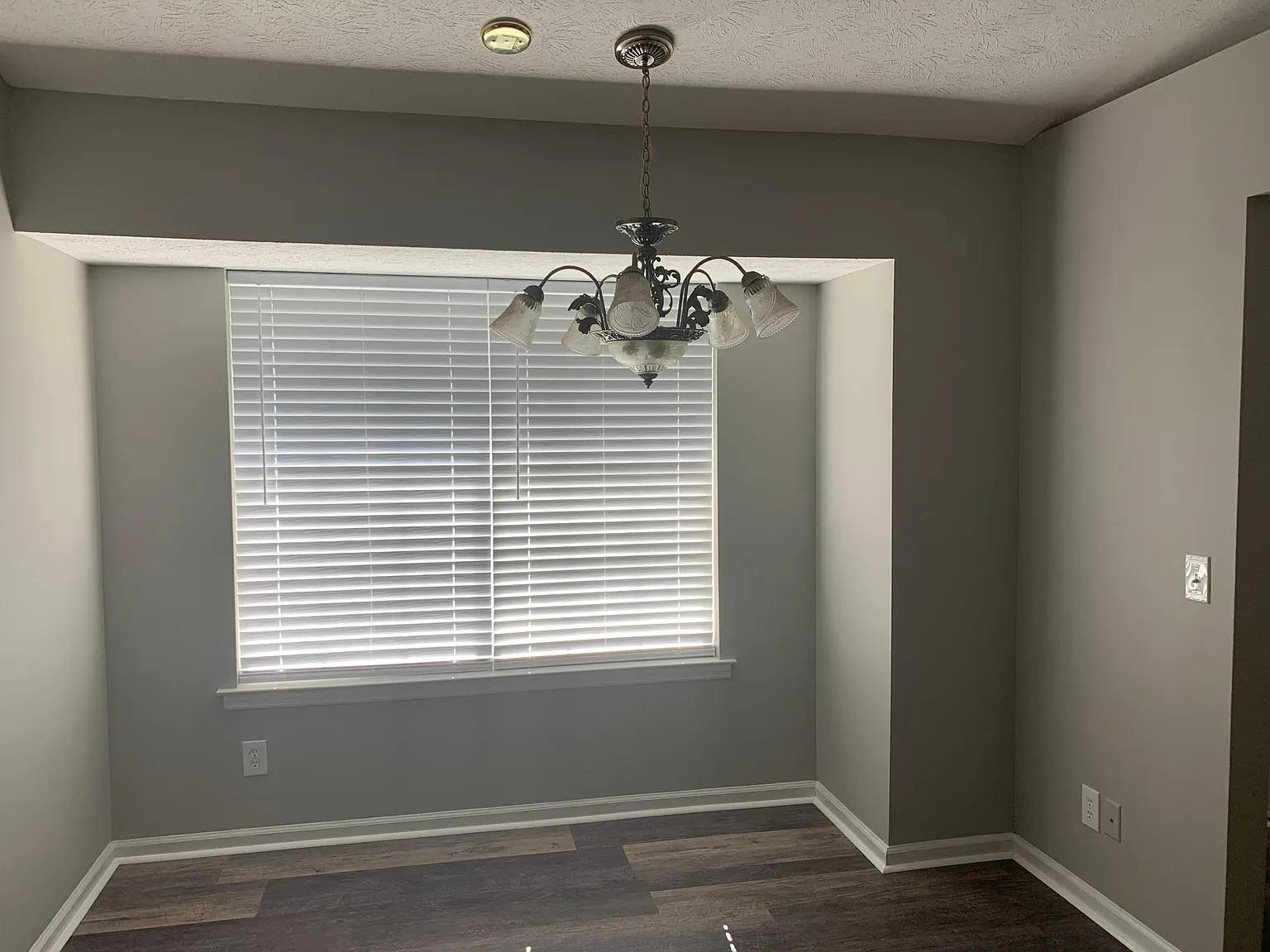 3 bed, 1233 sqft, $2,050 — Photo 4