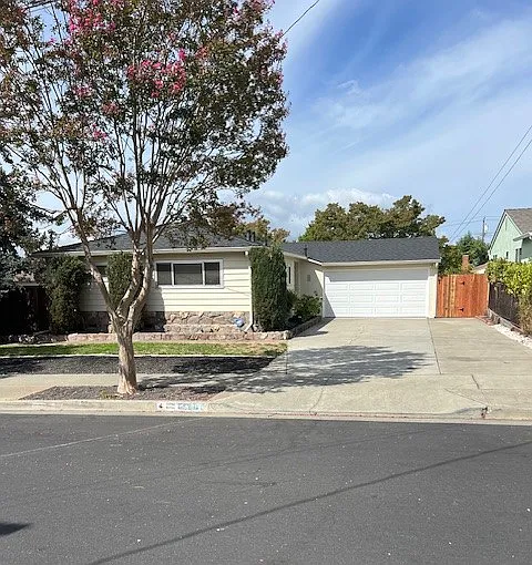 265 Clarke Ave photo 1