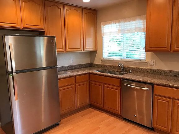 4th image of 145 Potomac Dr