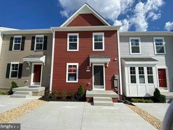 44 Orchard Green Dr, Charles Town, WV 25414