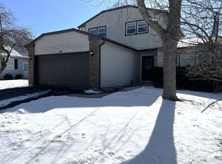 715 N Lakeside Dr, Vernon Hills, IL