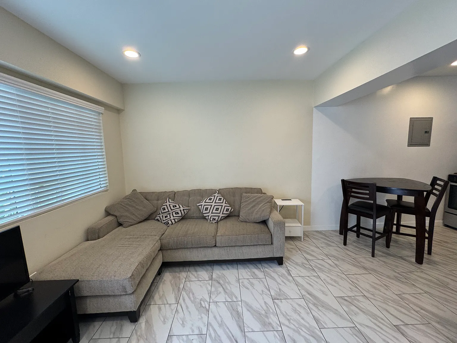 Studio, 400 sqft, $2,300 — Photo 2