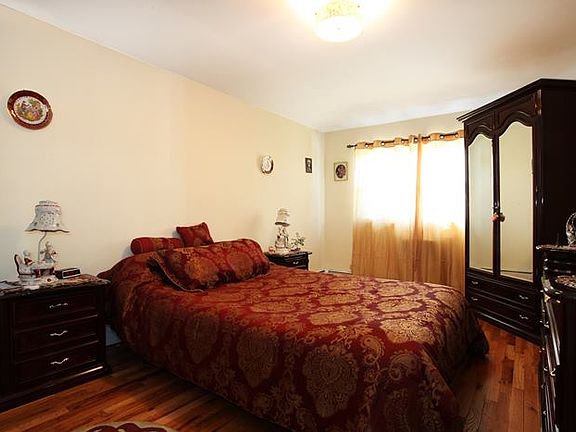 4th image of 1480 E 71st St