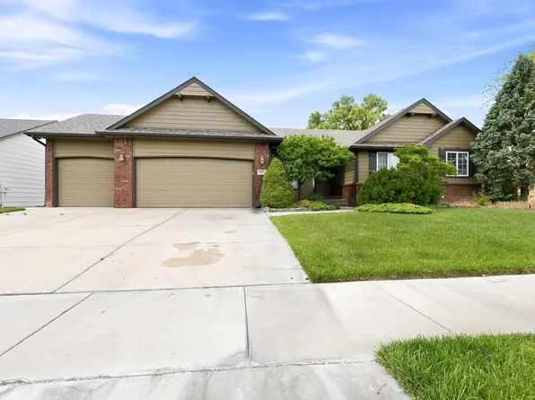 921 S Glenmoor St, Wichita, KS 67207