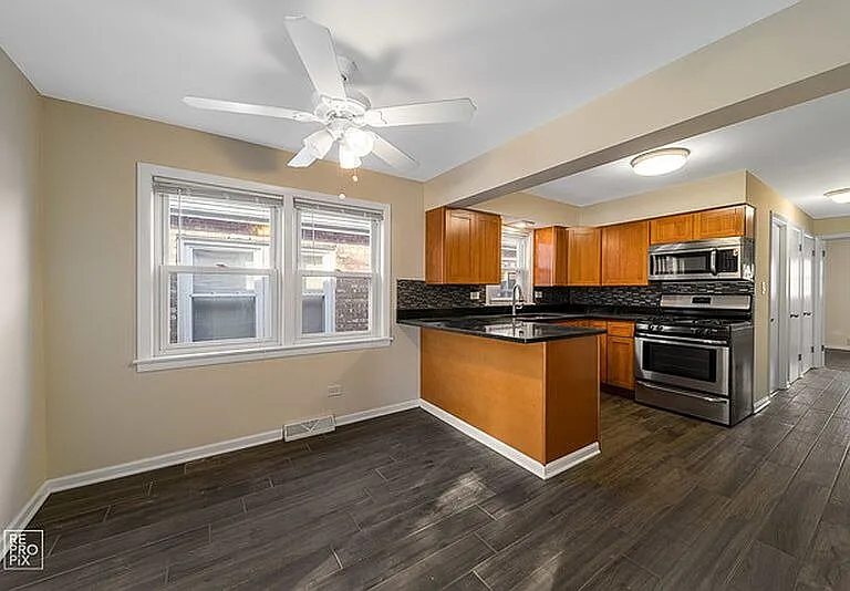 11233 S Whipple St — Photo 3