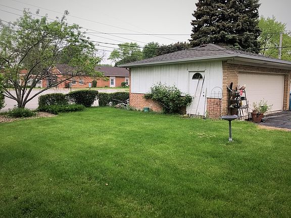 3rd image of 734 E 164th Pl