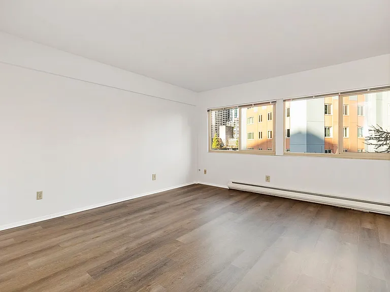 The Willis Apartments — Photo 12