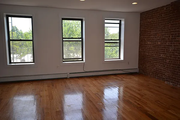 Rented by Makover Group Inc | media 37