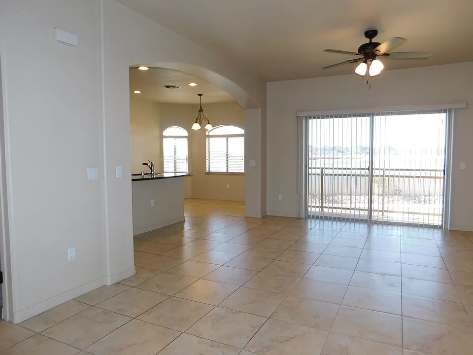 812 Landon Dr #B202