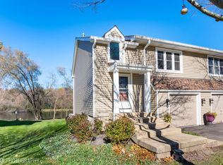 306 Hunters Cir UNIT 306, Fox River Grove, IL 60021