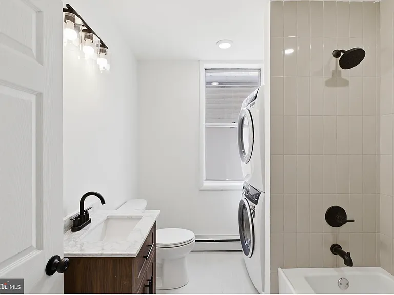 747-00 S 2nd St #2R — Photo 6
