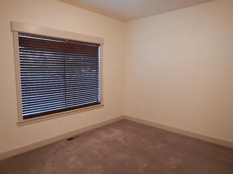 704 NE Loper Ave — Photo 13