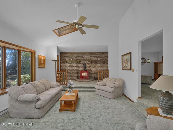 4th image of 909 Hell Hollow Rd