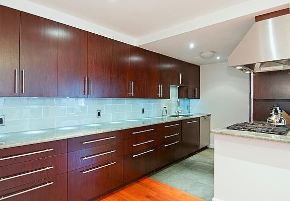 5th image of 153 Stanton St APT A